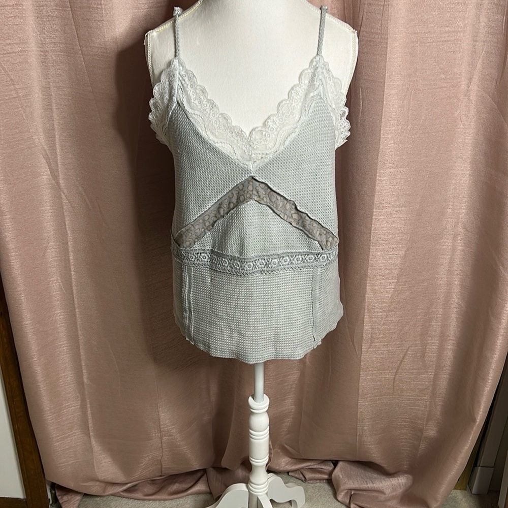 POL, Lace Trim Gray Cami Top MED